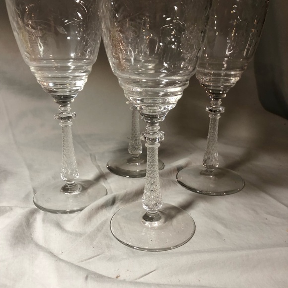 Elegant Clear Wine Libbey Glass Set of 4 - Picture 2 of 8